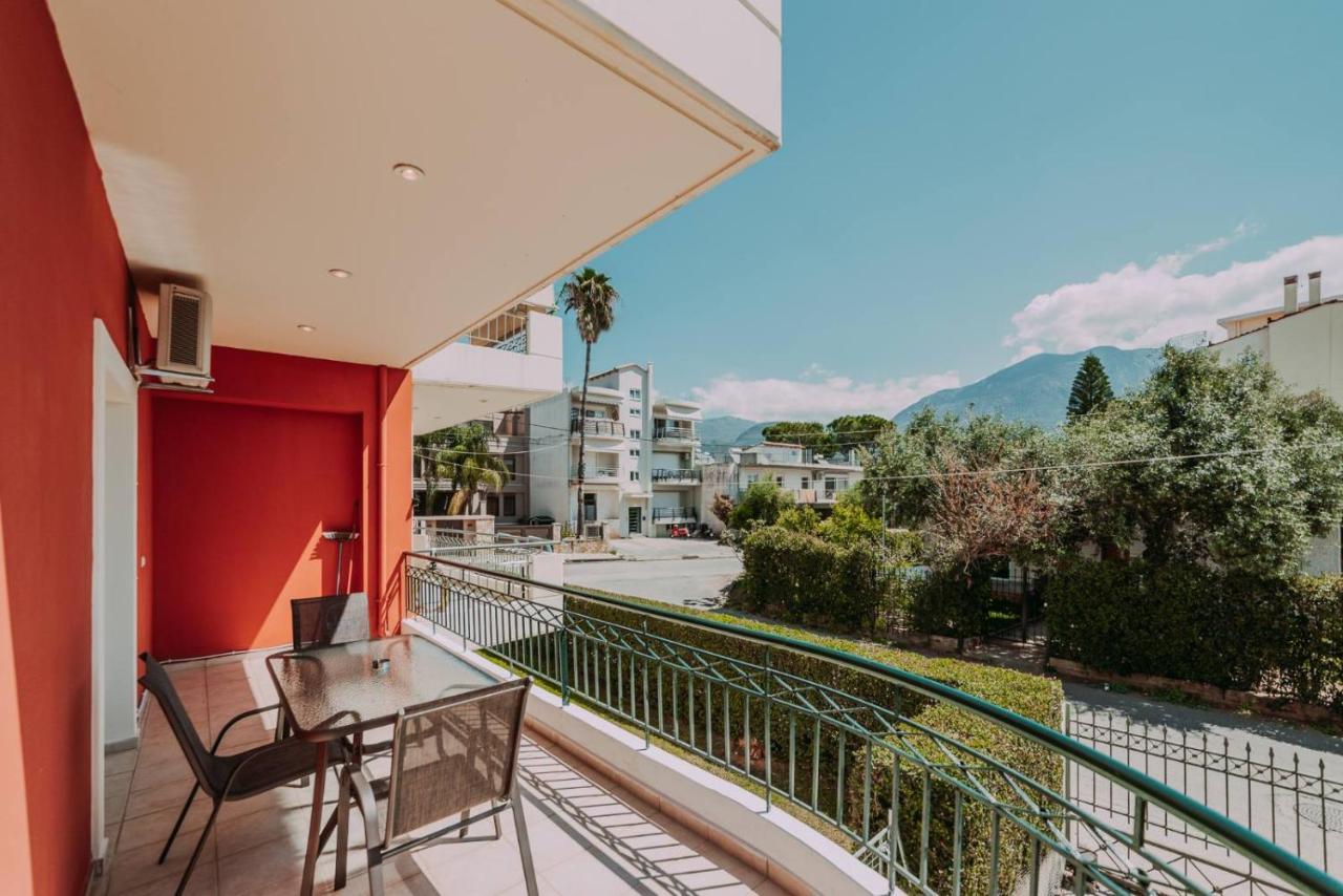 Bessis Apartments Calamata Exterior foto